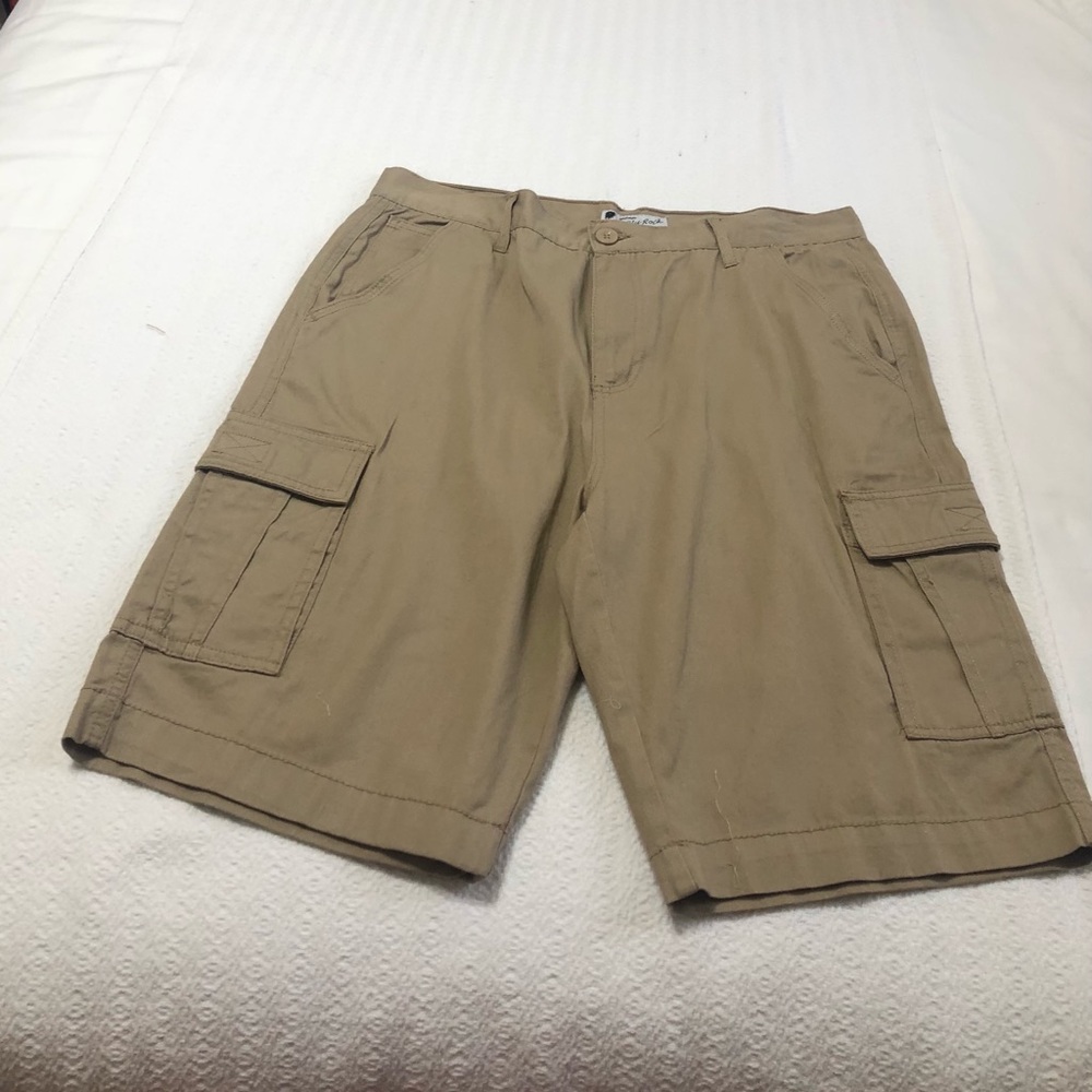 Men’s tan Blue Rock cargo shorts